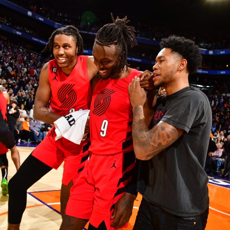  WATCH: Jerami Grant probably got away with traveling in dagger against the Suns