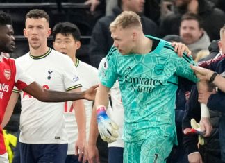 Tottenham issues statement after supporter is seen kicking Arsenal’s Aaron Ramsdale Arsenal goalkeeper Aaron Ramsdale after getting assaulted by a Tottenham Hotspur supporter.