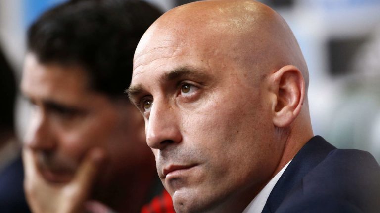 Dirtbag Luis Rubiales resigns as Spanish football president