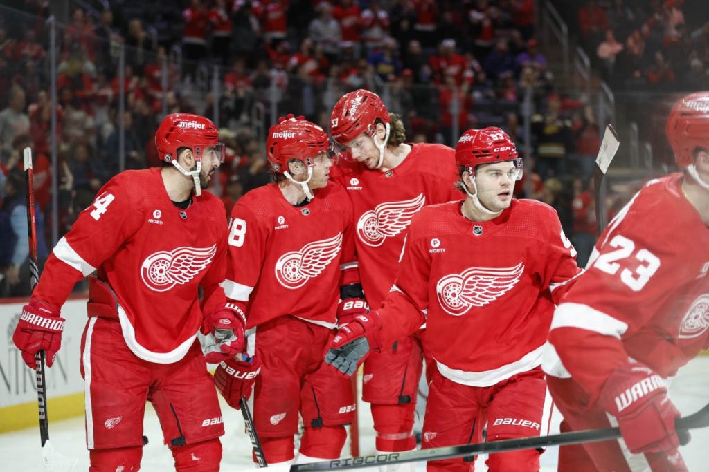 The Detroit Red Wings earn a 4-3 OT win over the Columbus Blue Jackets.