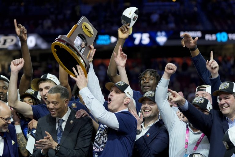 UConn wins the men's NCAA Tournament over Iowa.