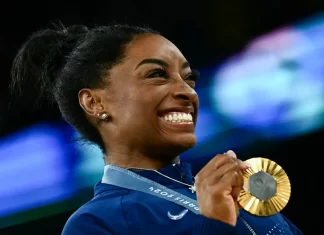 Simone Biles appears to shade Donald Trump with “I love my black job” tweet 😂 Simone Biles takes home yet another gold medal.