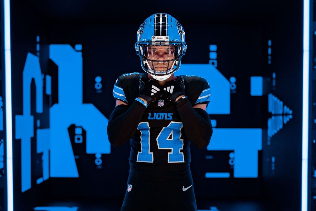 Detroit Lions black uniforms.