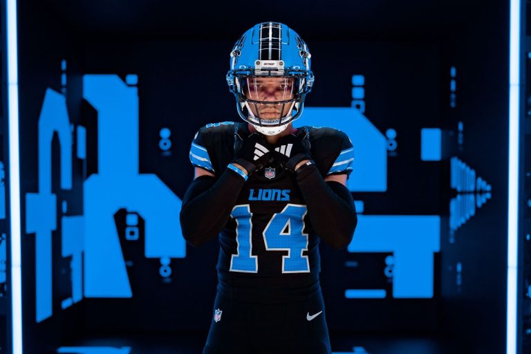 The Lions release black jersey combo for Monday Night Football 🔵⚫️