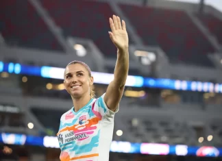 USWNT legend Alex Morgan is retiring 😨 Alex Morgan waving goodbye.