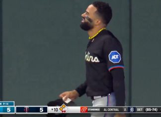 WATCH: Derek Hill makes a game-saving catch from Willi Castro with Rod Allen on the call 勞