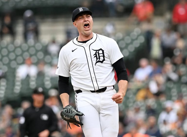 Highlights: The Tigers win crucial series opener against Tampa Bay