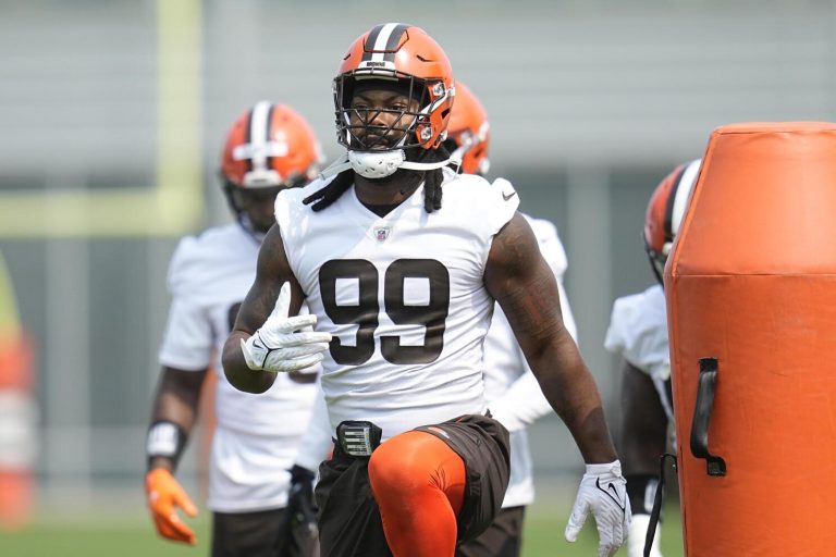 Lions trade target Za'Darius Smith.