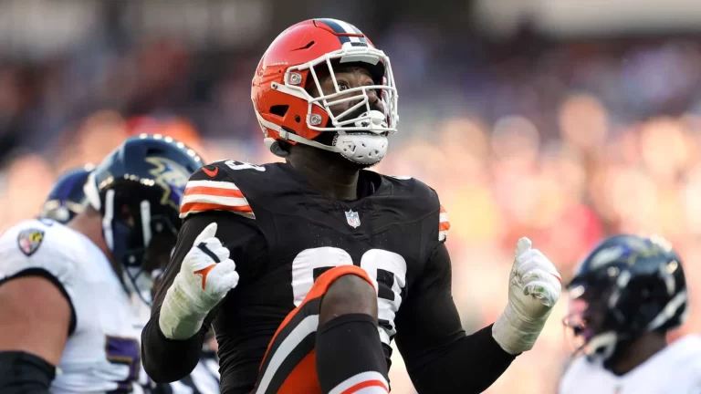 Lions trade target Za'Darius Smith.