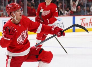 Lucas Raymond buries winner as the Red Wings beat the Flames in OT 🚨 Detroit Red Wings forward Lucas Raymond.