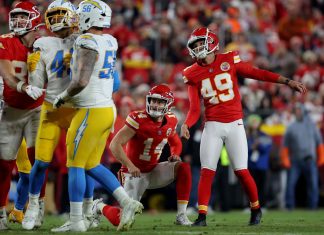 The Chiefs clinch the AFC West after slipping by the Chargers ✅ Matt Wright of the Kansas City Chiefs.