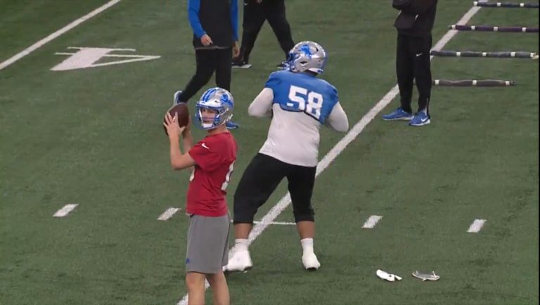 Lions: Penei throwing alongside Goff at practice… 👀