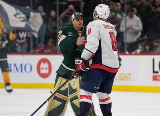 WATCH: Ovechkin calls players back out to shake Marc-André Fleury’s hand 🤝