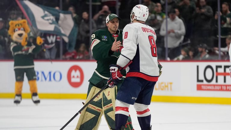 WATCH: Ovechkin calls players back out to shake Marc-André Fleury’s hand 🤝