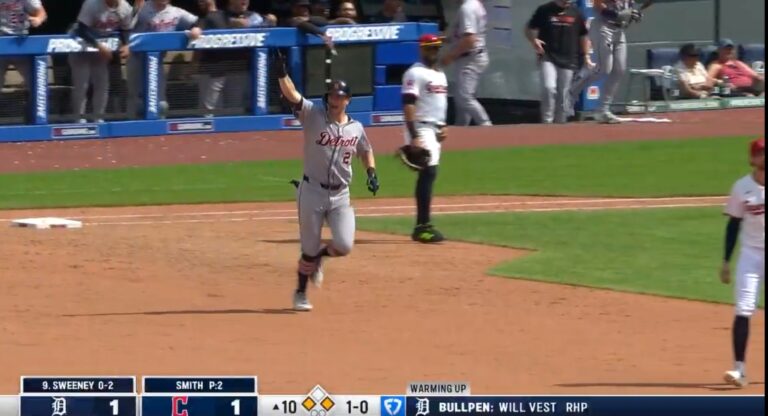 Trey Sweeney and the Tigers open it up in the 10th 👀