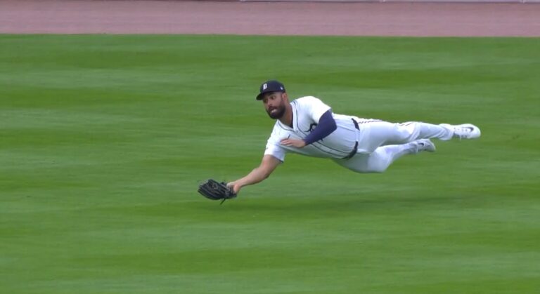 Riley Greene lays out for an amazing catch 👀
