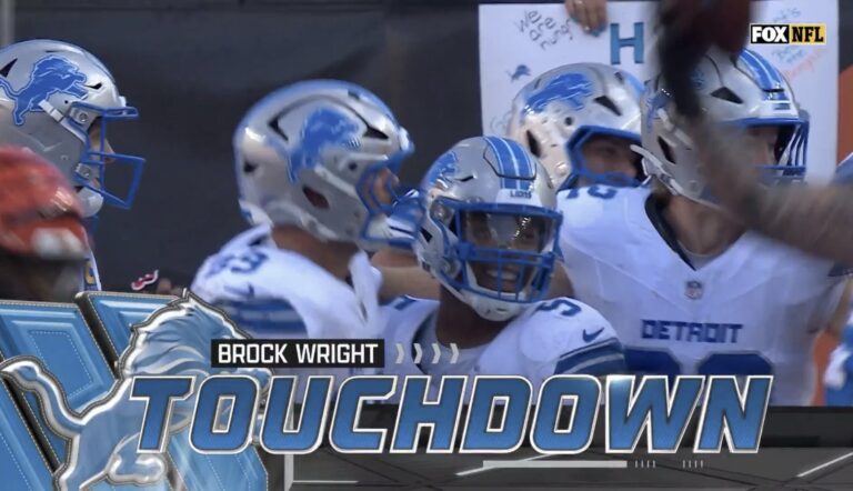 WATCH: David Montgomery throws a TD pass 😮