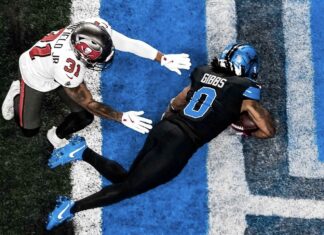 Jahmyr Gibbs Runs Wild as Lions Crush Buccaneers 24–9 on Monday Night Football