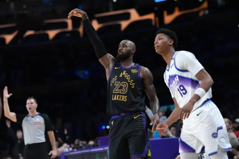 The Majors Breakfast: LeBron makes history in his season debut 🥞