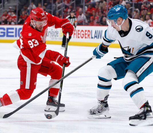 Red Wings Rally Past Sharks 4–2 Behind Larkin and Balanced Scoring